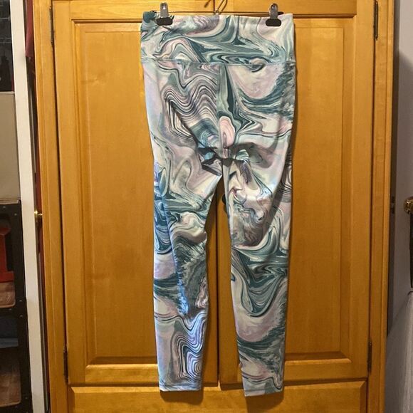 Old Navy High-rise go dry marble design leggings size L - Picture 5 of 5